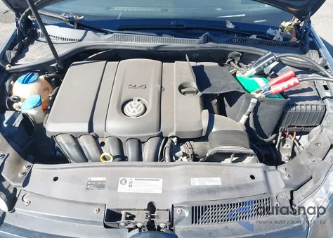 2011 Volkswagen Golf 2.5L 2-Door z USA, uszkodzony, nr VIN WVWAB7AJ6BW186917